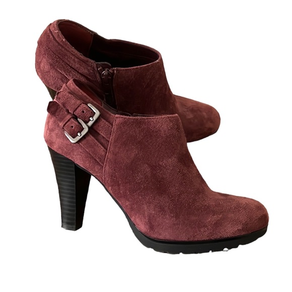 White Mountain Suede Bordeaux Ankle Booties. #8. - Picture 12 of 12